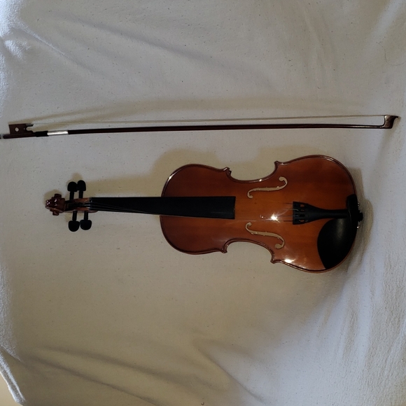 Violin with Bow, Carrying Case & Strap - Picture 10 of 10